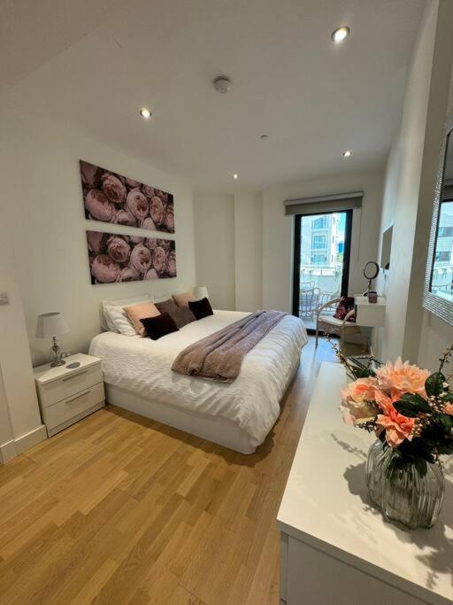 Luxury 1 Bed With Pool And Sea Views Apartment Gibraltar Exterior photo